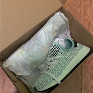 Deerupt Adidas Running Sneakers